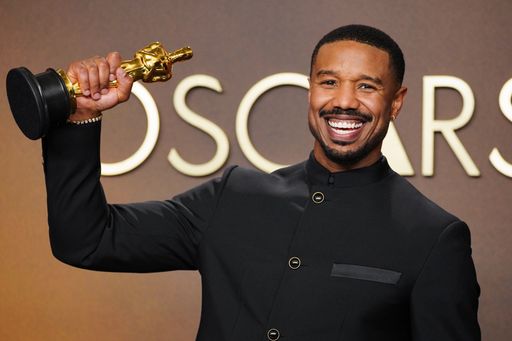 Michael B. Jordan, cel mai premiat actor al serii, a câștigat prestigiosul Oscar pentru cel mai bun actor pentru interpretarea sa din filmul “Sinners”, o ficțiune vampirică în care a interpretat un set de gemeni în confruntare cu răul absolut. Este o reușită notabilă pentru actor, care a reușit să îl detroneze pe Timothée Chalamet, starul din “Marty Supreme”, precum și pe Leonardo DiCaprio, Wagner Moura și Ethan Hawke. Evenimentul a avut loc în seara de 12 martie, în cadrul celei de-a 98-a ediții a Premiilor Academiei Americane de Film, fiind considerat un moment important în cariera actorului și o recunoaștere a talentului său remarcabil