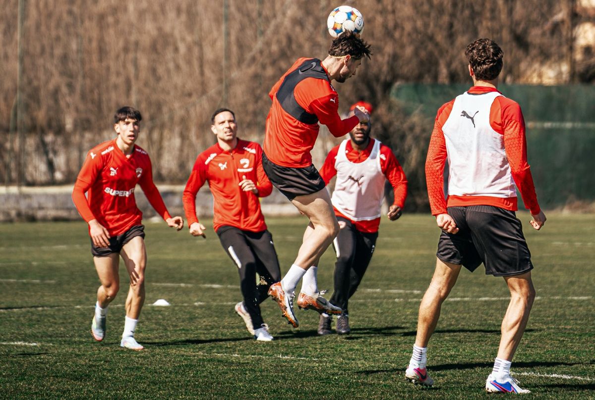 Dinamo a înregistrat oficial, în ziua în care fotbalistul nigerian Godwin Udosen a împlinit 18 ani, dreptul de a-l folosi în competițiile din Liga Profesionistă de Fotbal (LPF)