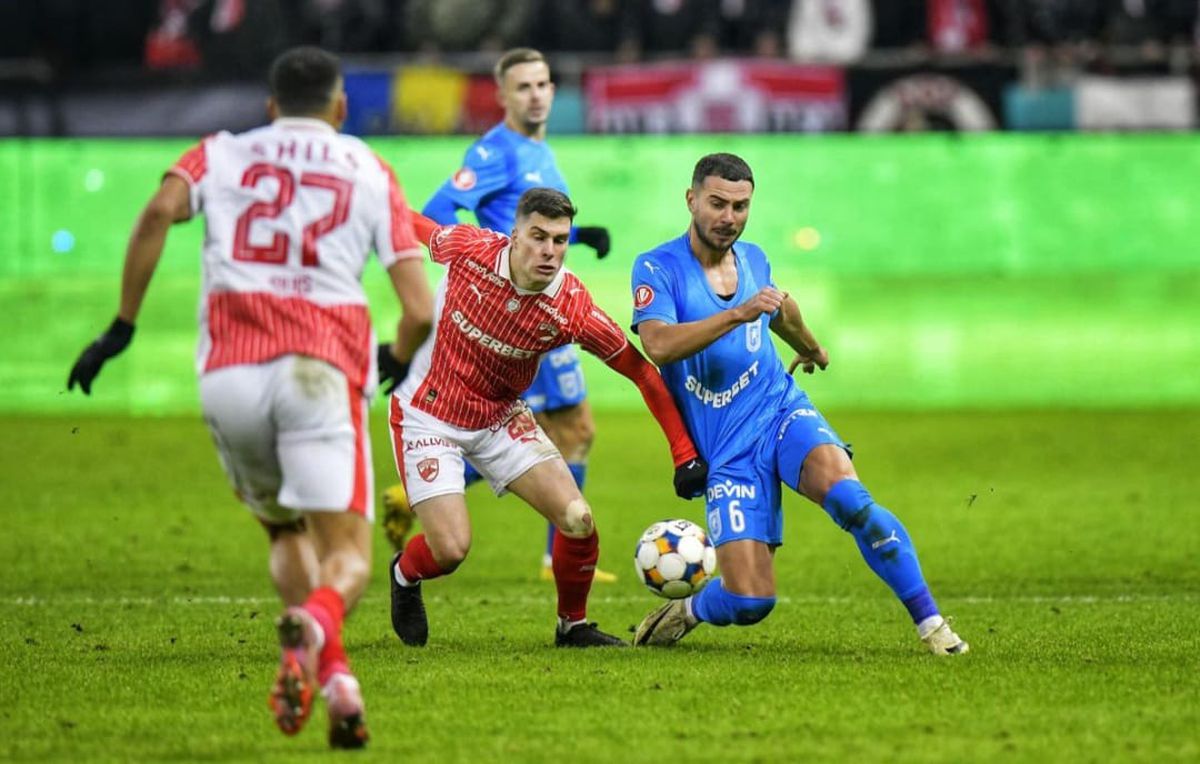 Lupta pentru titlu se intensifică în Superliga după startul sezonului de play-off, cu Universitatea Craiova menținându-și poziția de lider și fiind singura formație din top 6 care nu a cunoscut înfrângerea în meciurile directe