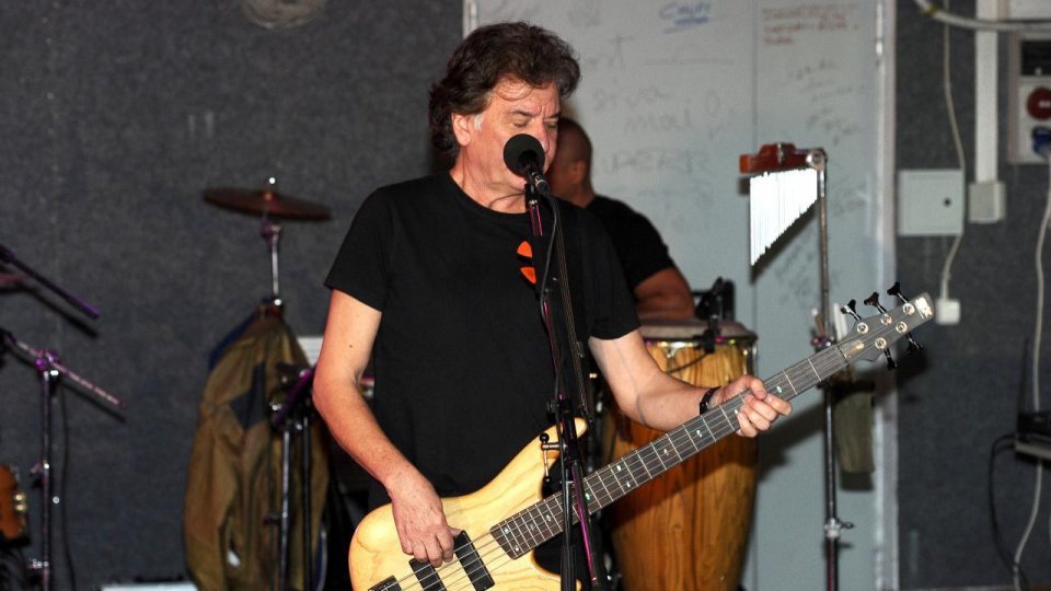 A murit Iulian Vrabete, basistul trupei Holograf