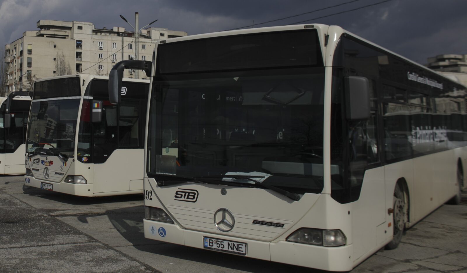 Mandatele administratorilor provizorii ai Societății de Transport București (STB) expiră astăzi, 31 martie, punând autoritățile în fața unei noi etape de criză managerială, în condițiile în care procesul de selecție a noii conduceri institutionale încă nu a fost finalizat
