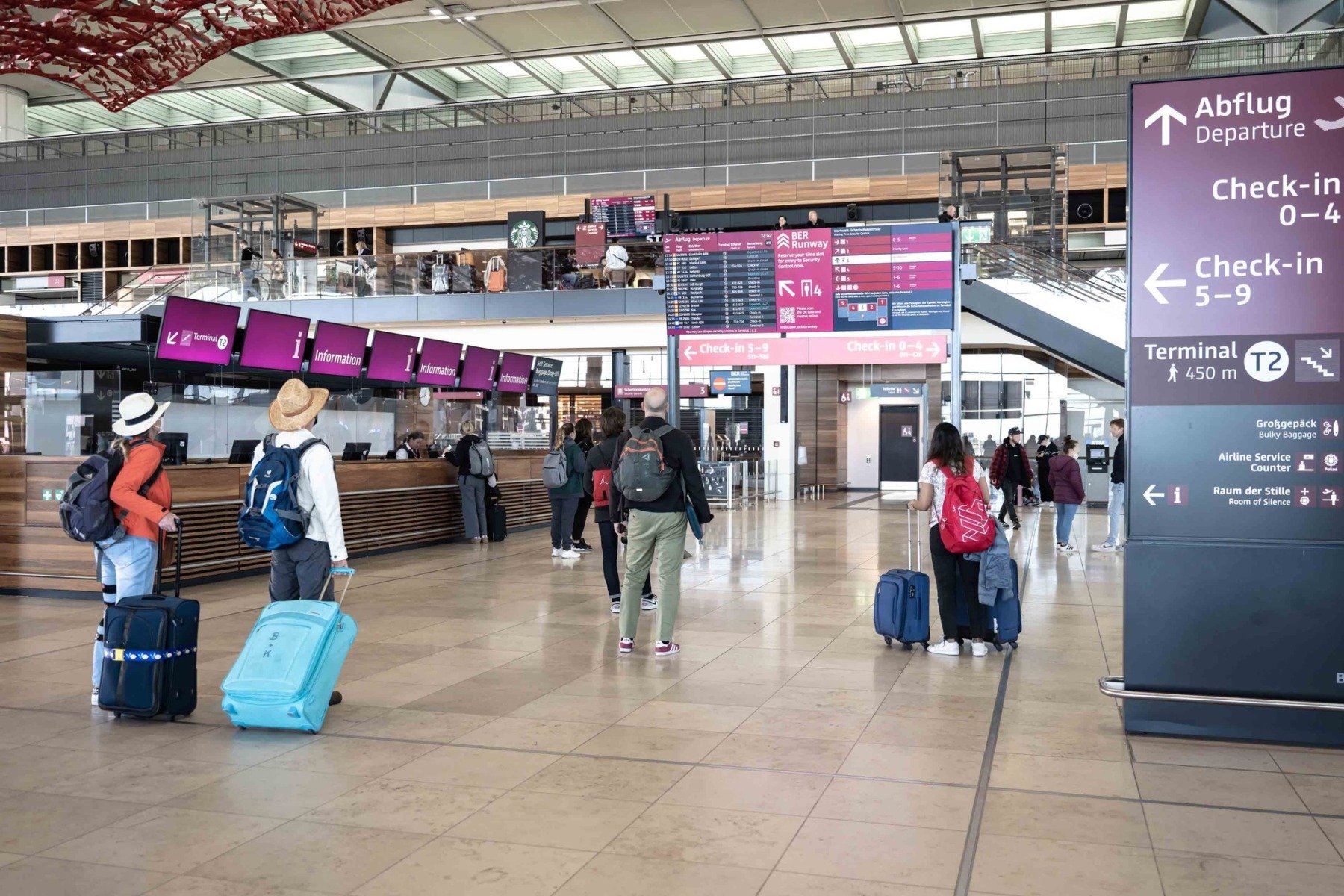 Titanicul din Europa: Aeroportul din Berlin își suspendă operațiunile după apariția misterioasei drone Zgomotul unui incident neobișnuit a întrerupt, miercuri dimineață, activitatea aeronautică a celui mai mare aeroport din Germania, Berlin Brandenburg