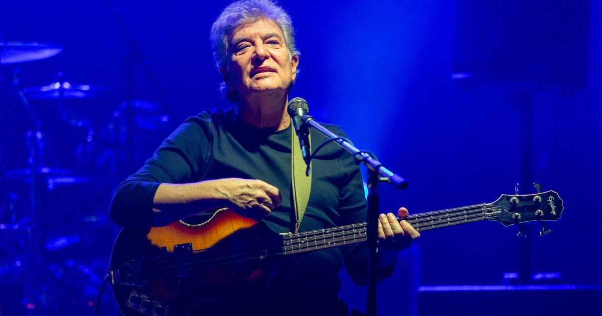 Iulian „Mugurel” Vrabete, basistul formaţiei Holograf, a murit. Mesajul colegilor din trupă după aflarea veștii