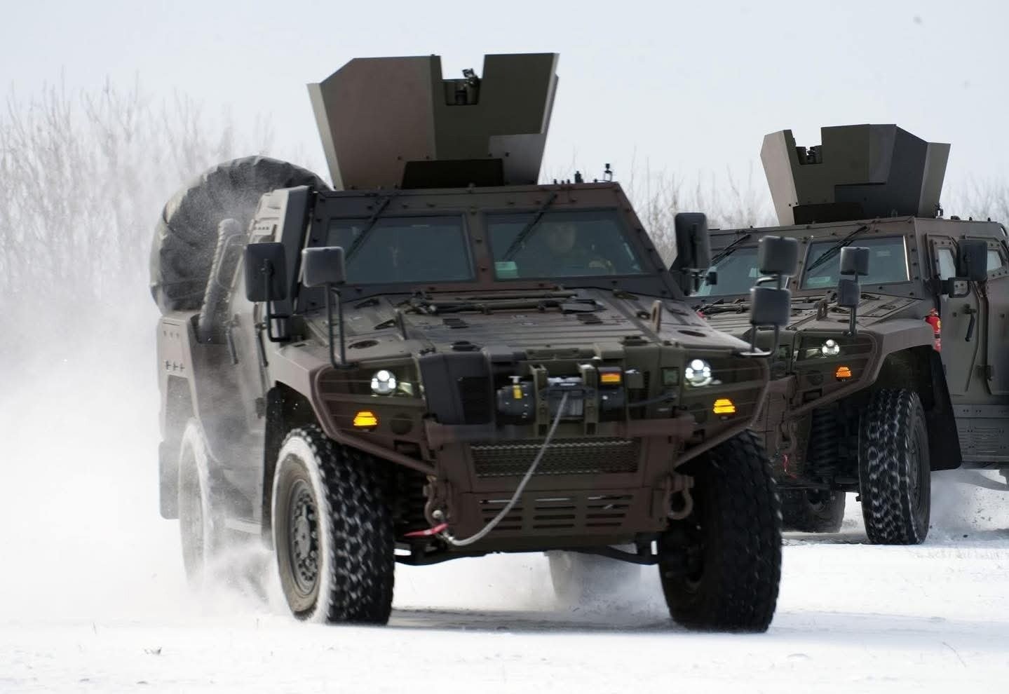 Mobilizarea blindatelor ”COBRA II” în România: o demonstrație de forță a Ministerului Apărării Naționale O schimbare semnificativă în pregătirile militare ale României o reprezintă mobilizarea recentă a vehiculelor blindate “COBRA II”, care au fost observate în trafic pe drumurile naționale