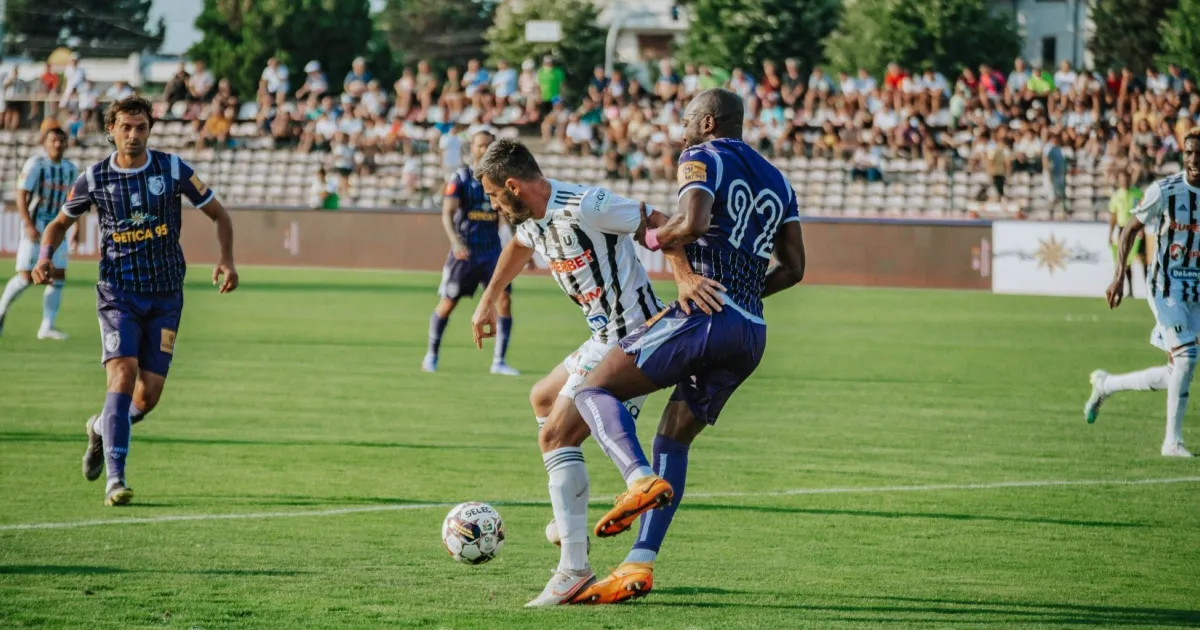 FC Universitatea Cluj începe deplasările din play-off cu un meci arțăgos la Mioveni FC Universitatea Cluj va începe sâmbătă deplasările din faza a doua a campionatului, fiind programată pe terenul echipei FC Argeș, de la ora 20:30