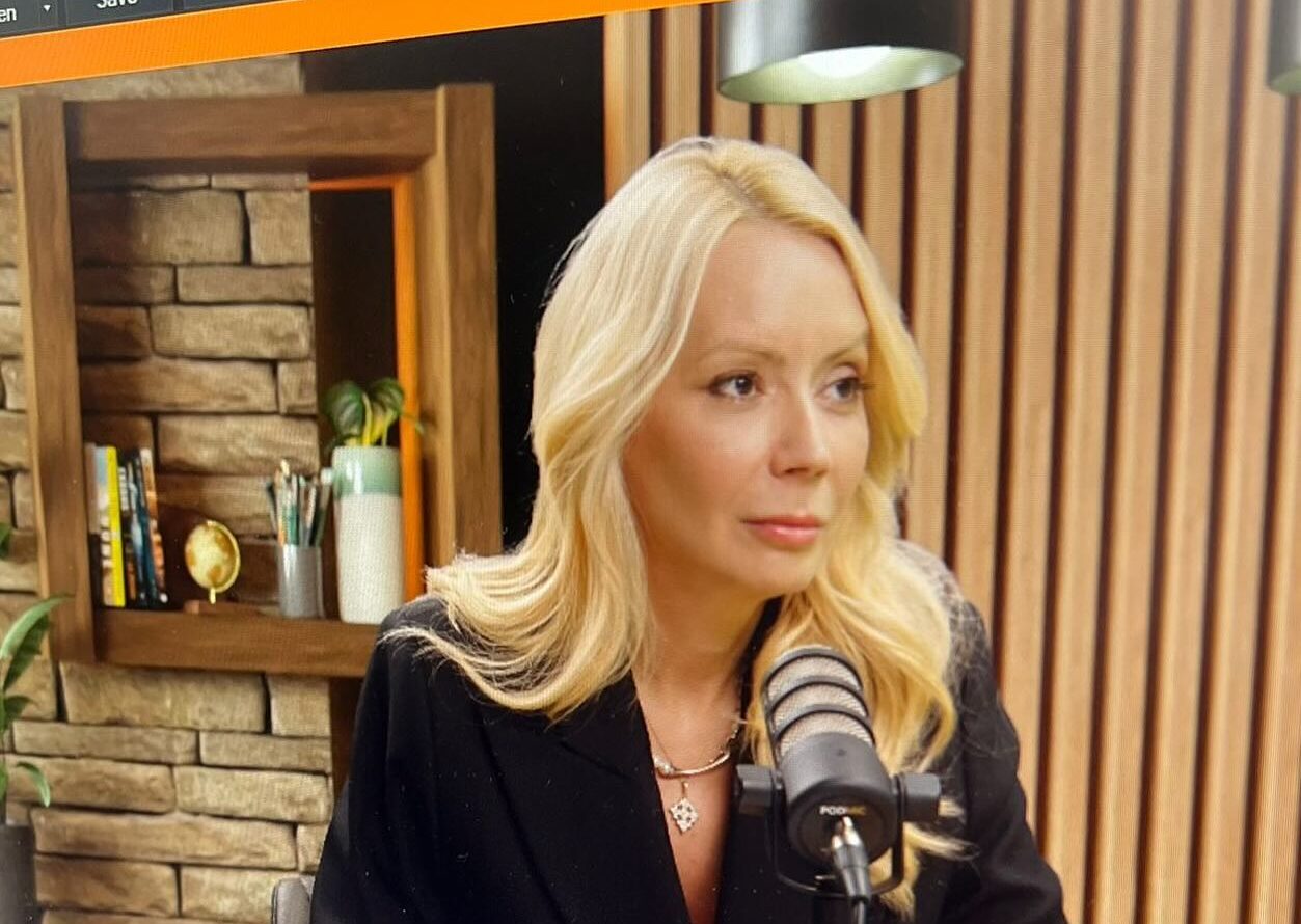 Daciana Sârbu: fiica mea nu a ocupat loc nimănui, avionul din Oman era pe jumătate gol; Ministerul de Externe anunță că avea pasageri suficienți