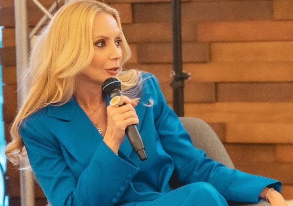 Daciana Sârbu anunță intenția de a depune plângere penală după incidentul cu fiica sa în Emiratele Arabe Unite O scenă tensionată într-un context diplomatic complicat scoate la iveală, din nou, dificultățile și controversele care înconjoară repatrierea românilor blocați în străinătate