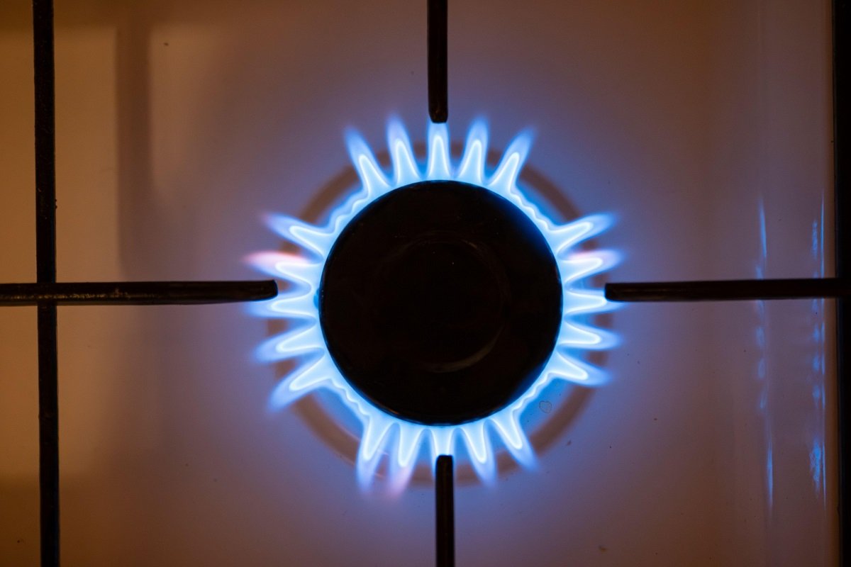 Prețurile gazelor naturale în Europa au explodat spectaculos în ultimele săptămâni, ajungând la cele mai ridicate niveluri din ultimii ani, însă motivul acestei creșteri nu are legătură directă cu criza din Strâmtoarea Ormuz, așa cum s-a speculat anterior