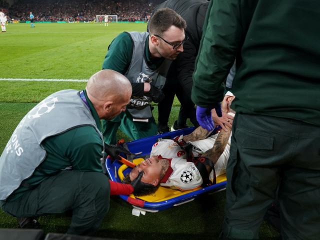 Foto | Imagini greu de privit! Degetul i s-a desprins și a început să urle de durere pe teren, în Liverpool