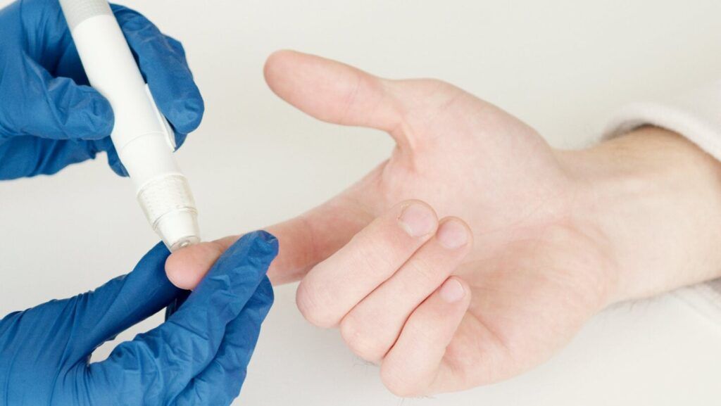 Simptom subtil, dar semnificativ: degetele mâinilor, un indicator al riscului crescut de diabet zaharat Un semn aparent minor, dar extrem de important al unei posibile probleme de sănătate, se află în degetele mâinilor