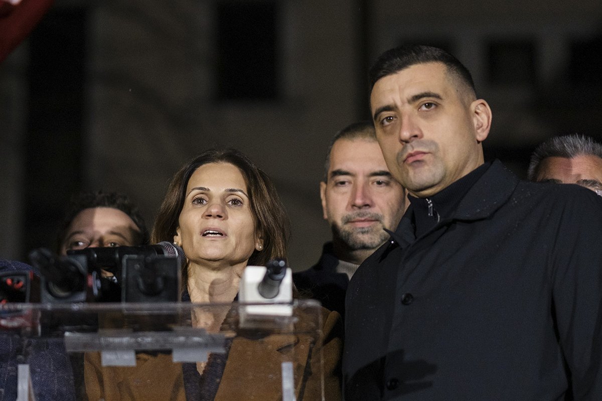 Extremiștii de la AUR, în poziție de opoziție față de interesul strategic al SUA în România, au fost în centrul unui nou scandal politic, după ce au votat împotriva solicitării oficiale venite din partea administrației americane de a amplasa în țară avioane de realimentare și echipamente de comunicații satelitare