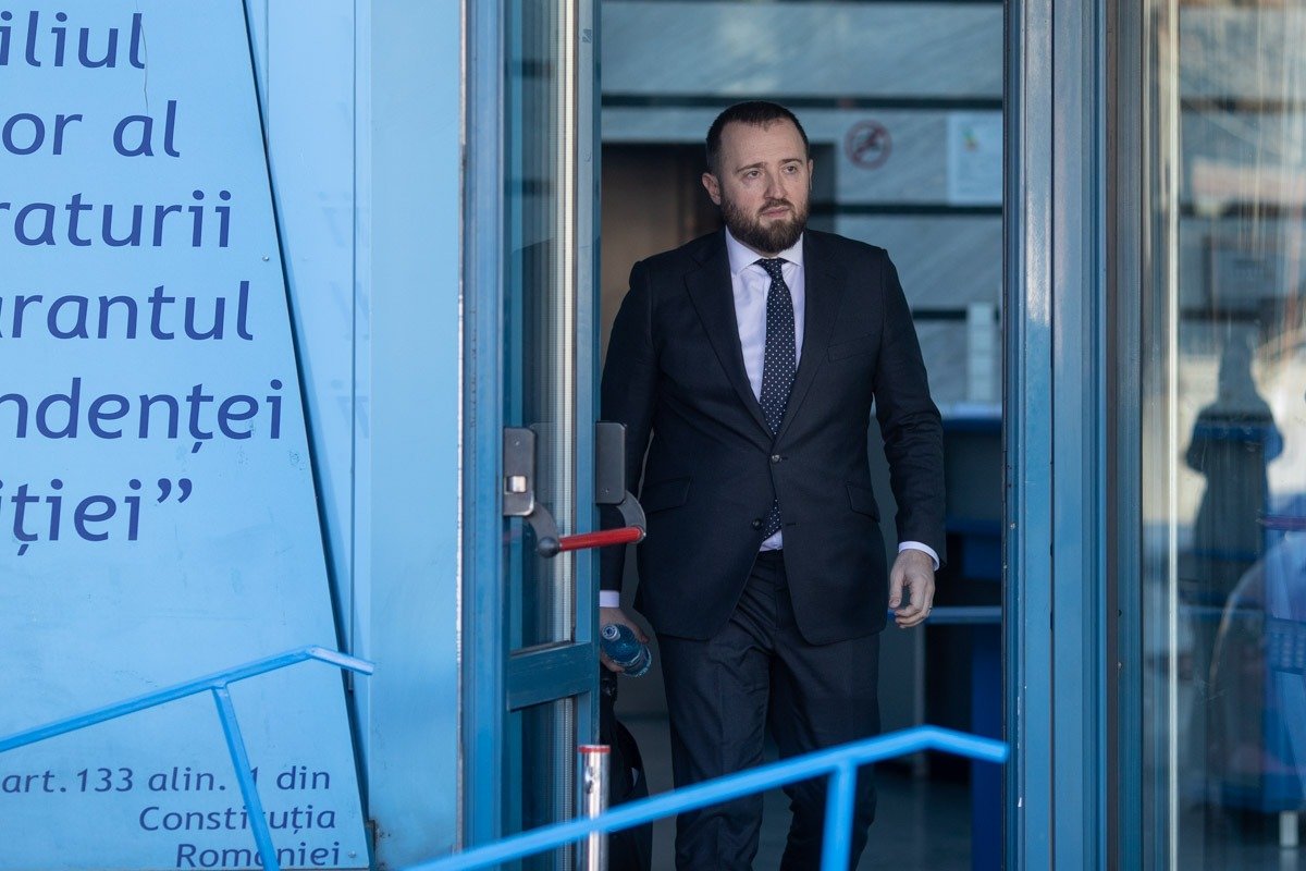 Inspecția Judiciară refuză să investigheze complet acuzațiile aduse șefului DNA, Marius Voineag, în scandalul „Justiție capturată” Scandalul din sistemul judiciar românesc se adâncește, după ce Inspecția Judiciară a refuzat oficial să deruleze o anchetă amănunțită în cazul acuzațiilor elaborate de jurnalistul Bogdan Tiberiu Iacob în documentarul „Justiție capturată”