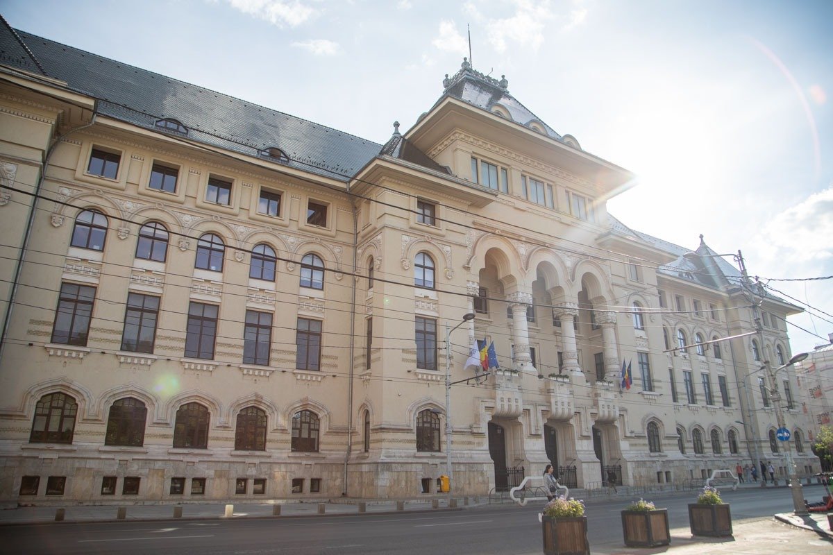 Cătălin Drulă, fost ministru al Transporturilor și candidatul USR la Primăria București, a lansat o critică dură la adresa propunerii recente a premierului Ilie Bolojan privind viitorul buget al Capitalei, accentuând tensiunile existente între guvern și autoritățile locale