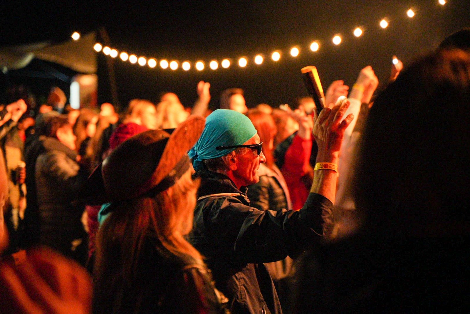 Gigantul industriei de divertisment Live Nation, unul dintre cele mai influente nume din domeniu, se află de recent în centrul unui scandal major, după ce guvernul american a deschis oficial un proces împotriva sa pentru practici considerate abuzive și monopoliste în domeniul vânzării biletelor