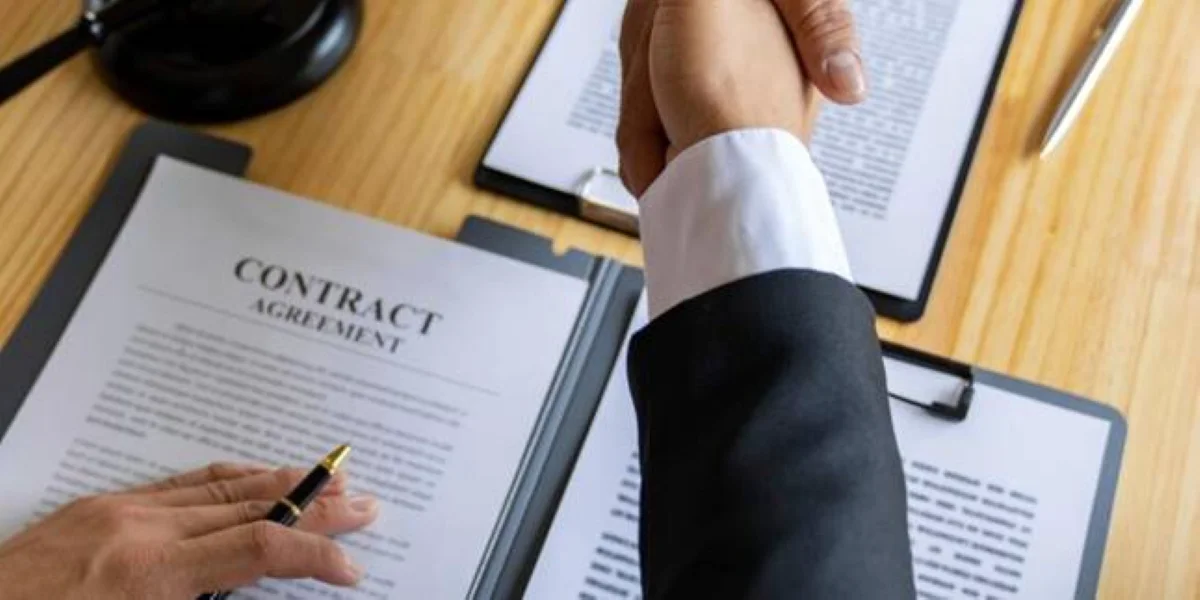Controversele legate de verificarea juridică prealabilă în procesul de cesiune a contractelor devin tot mai relevante în mediul de afaceri românesc