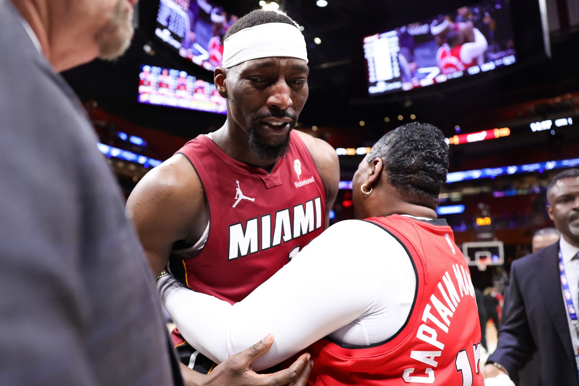 Bam Adebayo a scris istorie în NBA, atingând un total impresionant de 83 de puncte într-un meci jucat marți seara împotriva Washington Wizards, o performanță a doua ca valoare în istoria ligii americane de baschet profesionist