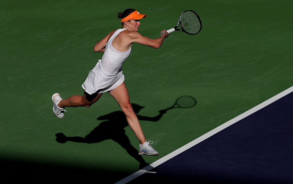 Elina Svitolina face o surpriză majoră la Indian Wells, învingând-o pe Iga Swiatek într-un meci plin de dramatism Elina Svitolina a reușit să spargă un nou record personal și să avanseze în semifinalele turneului de la Indian Wells, după o victorie extrem de importantă în fața Igăi Swiatek