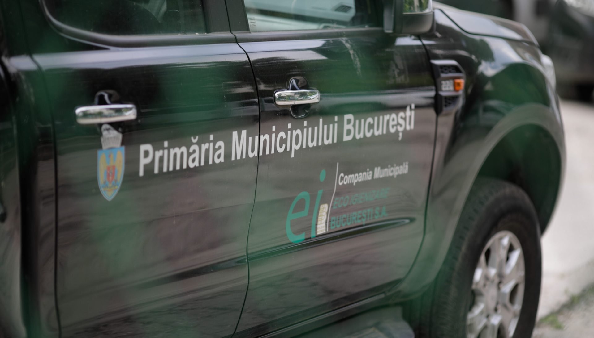 Bucureștenii beneficiază, începând de luna aceasta, de un program extins de dezinsecție, dezinfecție și deratizare, cruciale pentru menținerea orașului mai sigur și mai sănătos, mai ales în contextul preocupărilor legate de răspândirea bolilor și de infestările cu insecte