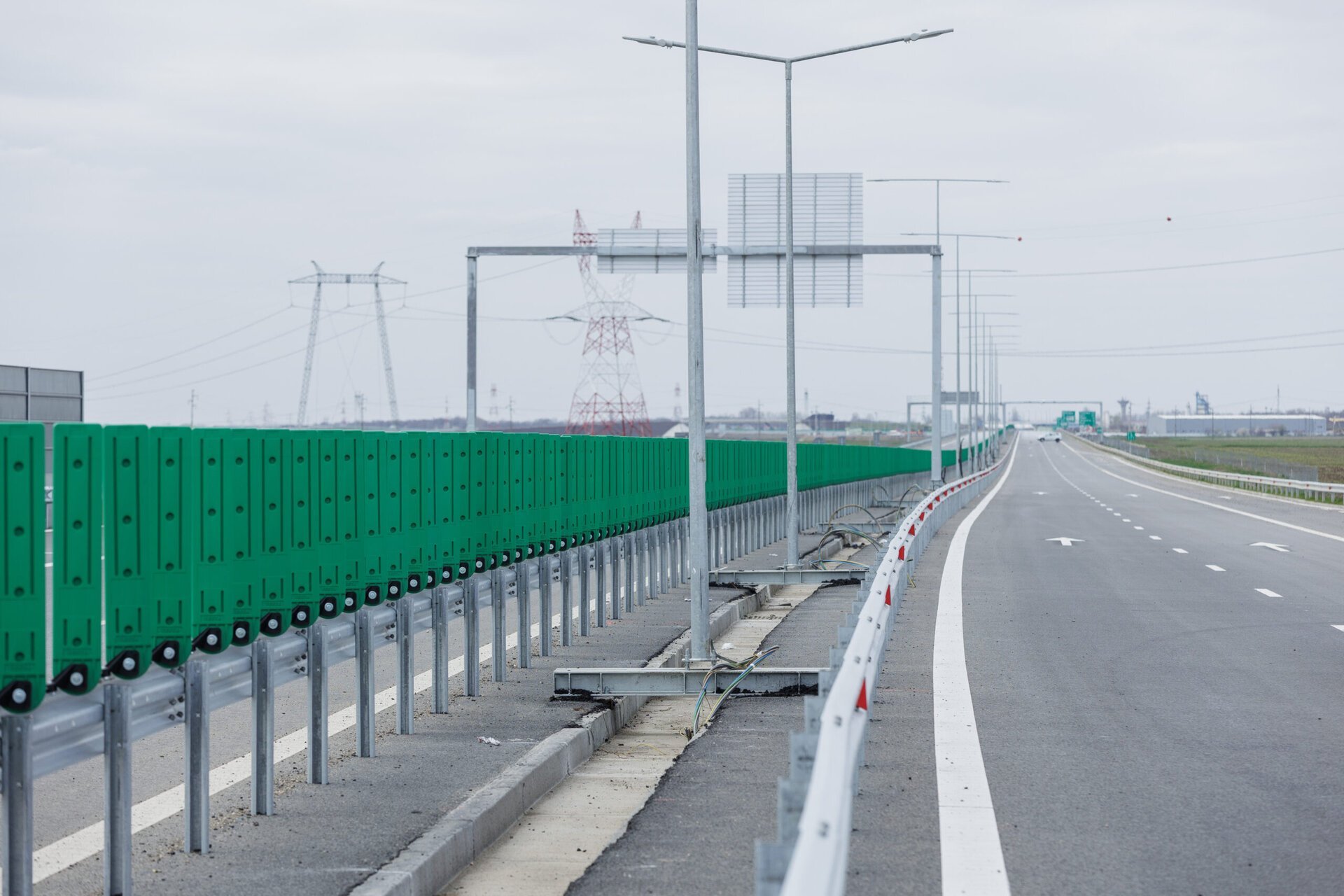 Trafic restricționat pe Autostrada A2 București – Constanța din cauza lucrărilor și incidentelor rutiere Traficul rutier pe Autostrada A2, între București și Constanța, a fost restricționat temporar, fiind permisă circulația doar pe o singură bandă, în contextul unor intervenții tehnice și de urgență