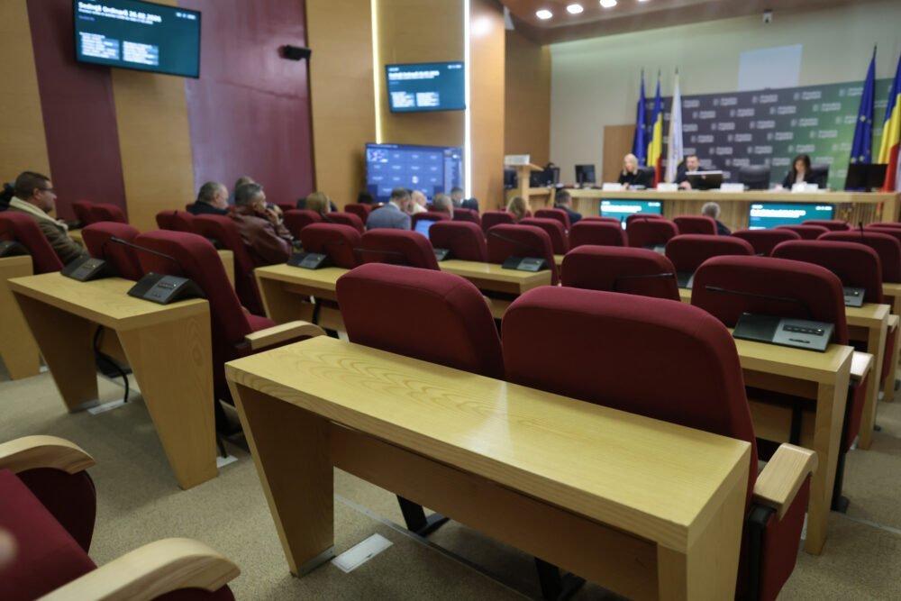 Amânarea ședinței CGMB: decizie comună pentru un proces mai eficient de avizare Consiliul General al Municipiului București va trebui să aștepte câteva zile în plus pentru a dezbate și aproba proiectele prioritare ale capitalei