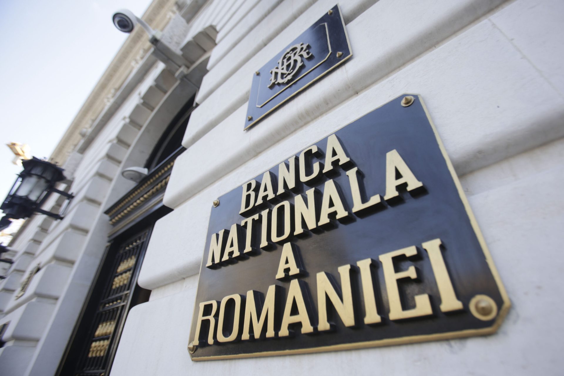 BNR lansează o monedă de colecție din argint, reconstituind istoria monedei din 1880 Banca Națională a României (BNR) continuă tradiția de promovare a patrimoniului național, lansând pe 16 martie o monedă de colecție realizată din argint, care reproduce vechiul ediție de cinci lei emisă în 1880, cu chipul Regelui Carol I
