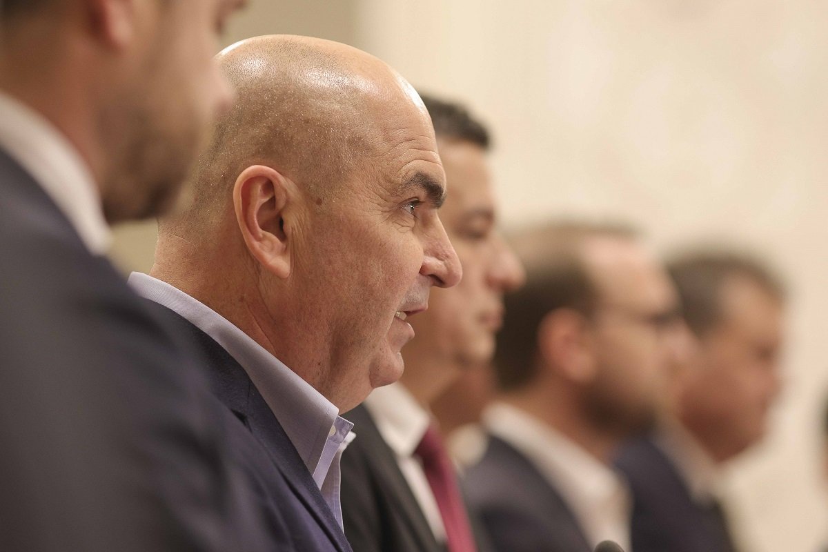 Coaliția PSD-USB-PNL, între divergențe și tensiune la masa deciziilor privind bugetul Miercuri, în structura vie a edificiului politic românesc, s-a desfășurat o nouă rundă de discuții între partidele coaliției de guvernare, pe fondul unei situații tensionate legate de finalizarea proiectului legii bugetului de stat pentru anul viitor