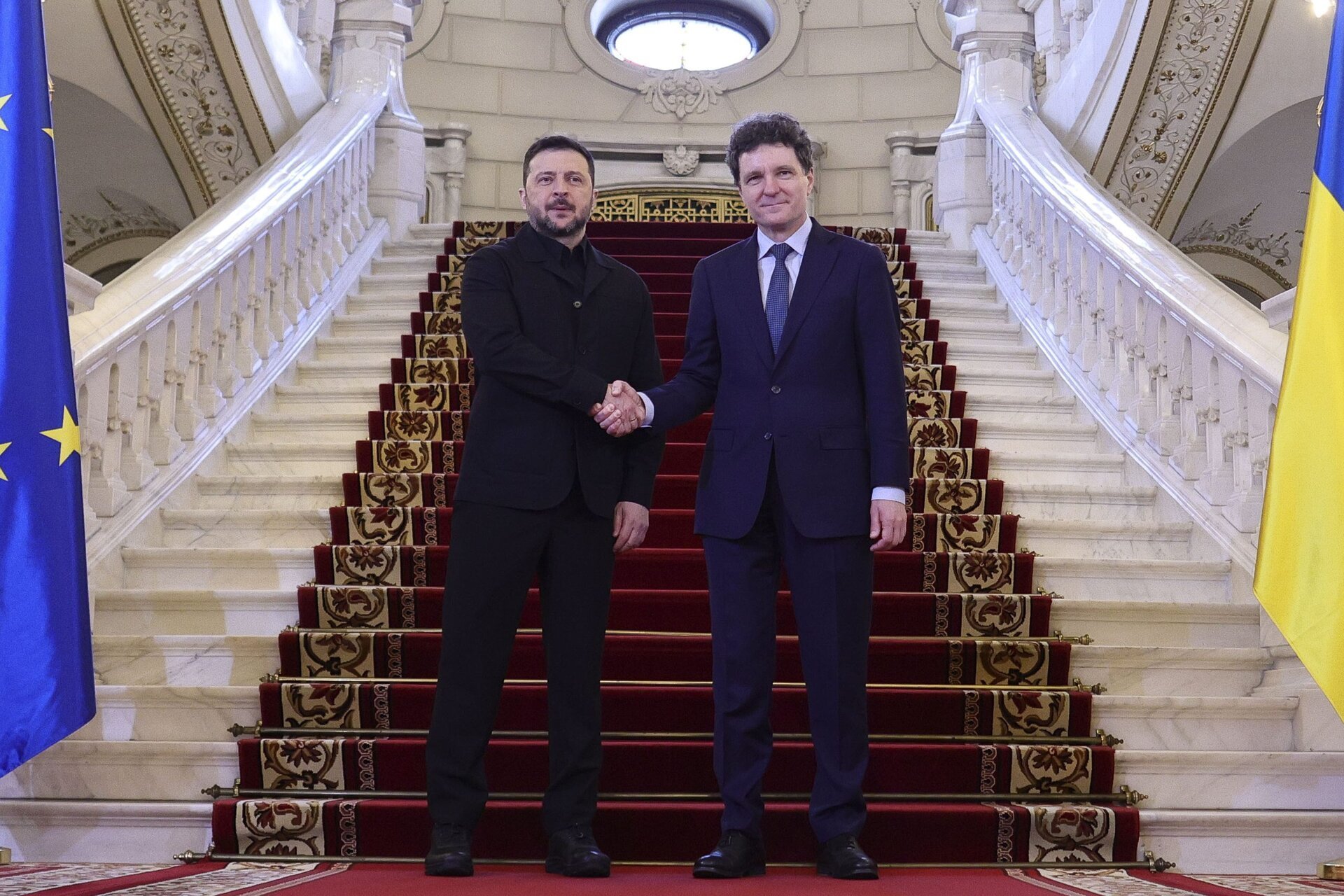 Președintele ucrainean Volodimir Zelenski a sosit joi la București într-o vizită oficială, fiind întâmpinat de omologul său român, Nicușor Dan, la Palatul Cotroceni