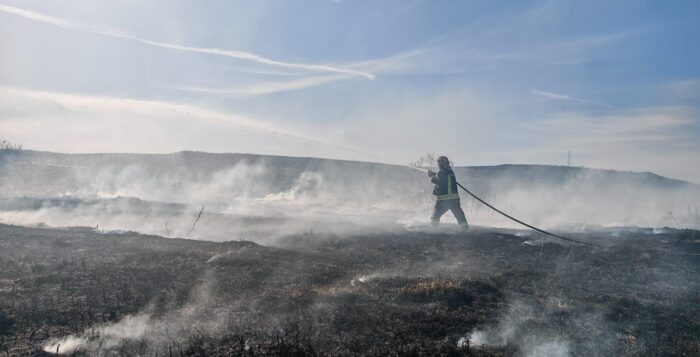 Incendiu pe 30 hectare în Cluj ieri, zeci de intervenții ale pompierilor la incendii de vegetație