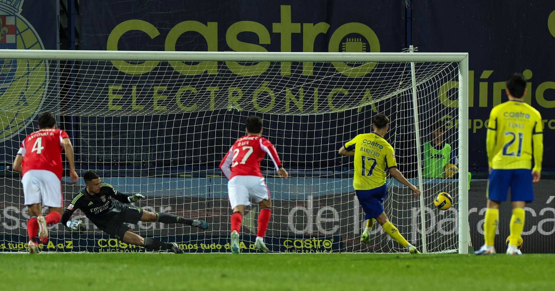 Ivanovic deu a vitória ao Benfica em Arouca quando já poucos acreditavam