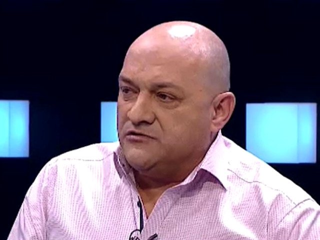 Situație tensionată la pauza meciului dintre Universitatea Craiova și FC Argeș: Gabi Balint, om de legendă al oltenilor, a pierdut complet controlul Un meci tensionat și încărcat de emoții a avut loc în această după-amiază pe stadionul “Ion Oblemenco”, acolo unde Universitatea Craiova și FC Argeș s-au dueled într-un duel aprins din Liga a doua