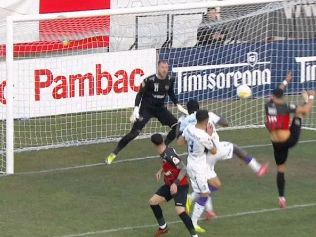 Gloria Bistrița obține o victorie crucială în debutul campionatului, în timp ce Universitatea Craiova și CFR se pregătesc pentru un meci de foc în sferturile Cupei României Start puternic pentru Gloria Bistrița în campionat, echipa reușind să-și aducă primele puncte după un meci dramatic în Argeș