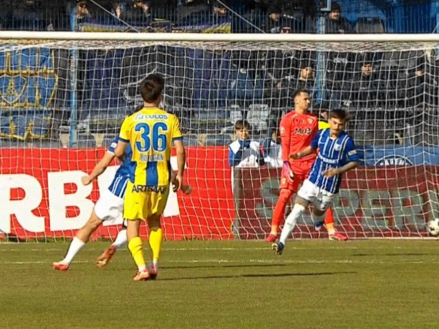 Farul învinge Petrolul, urcă pe 3 în play-out după victorie 2-0