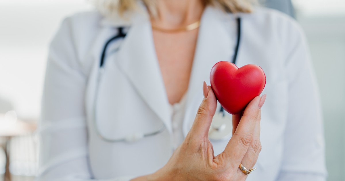 Femeile pot avea infarct mai devreme decât bărbații, chiar cu artere mai sănătoase (studiu)