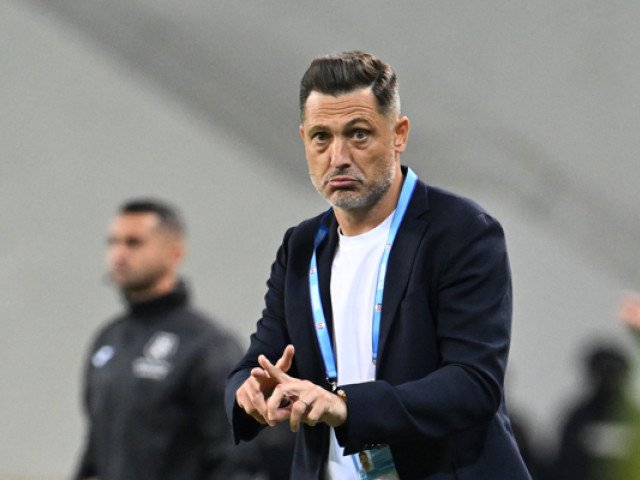 Două oferte de peste un milion de euro pentru Mirel Rădoi, antrenorul va decide.