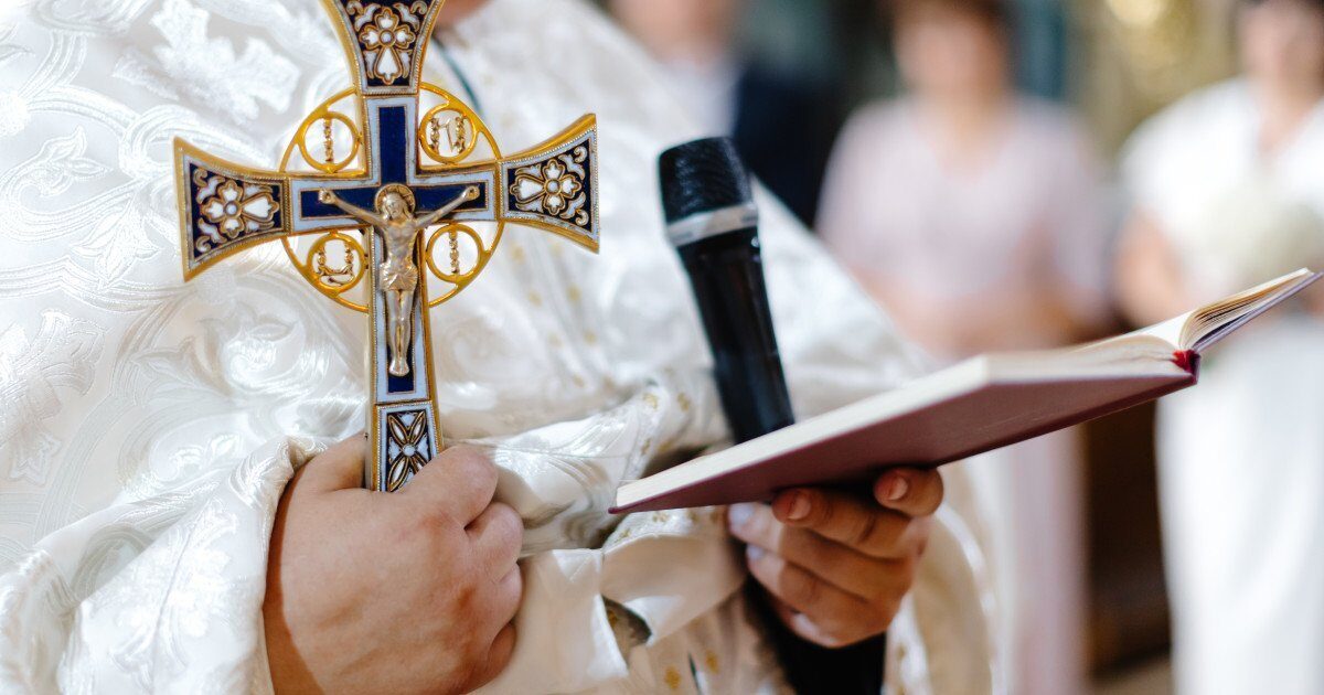 Pe 15 martie 2026, creștinii ortodocși din întreaga țară marchează Duminica Sfintei Cruci, o zi de profundă semnificație spirituală și tradițională