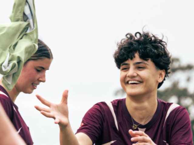 Două iranience au trecut peste limitele impuse de regimul strict și au plătit cu prețul suprem pentru gestul lor de curaj: solidaritatea și umanitatea