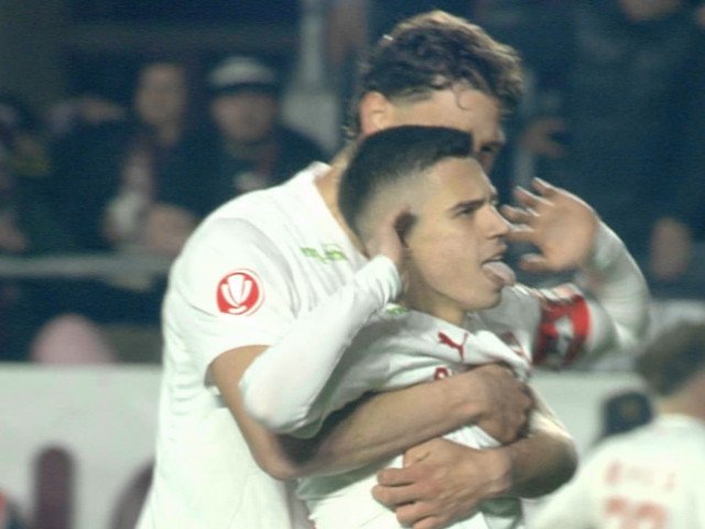 Rezultat surprinzător în derby-ul Rapid – Dinamo: ironiile de pe rețelele sociale i-au vizat pe jucători, în special pe Cătălin Cîrjan Învins de Dinamo cu scorul de 3-2, Rapid București a fost scena unei situații tensionate care s-a mutat rapid pe rețelele de socializare