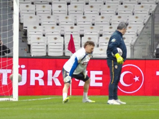 Ionuț Radu, la antrenament cu Beșiktaș, înainte de meciul crucial cu România Fotbalistul român Ionuț Radu a fost surprins ieri la antrenamentul oficial al echipei din Beșiktaș, într-o sesiune intensă pe terenul din complexul de pe Beșiktaș Park