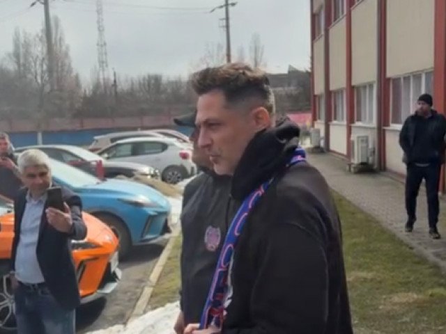 Mirel Rădoi a surprins pe toată lumea: Cinci noi admişi la FCSB și prima victime a mutărilor Palmaresul și stilul antrenorului Mirel Rădoi au fost mereu sub lupa criticilor sau admiratorilor, însă schimbarea pe care a făcut-o recent la clubul FCSB este, fără îndoială, mai mult decât un simplu pas