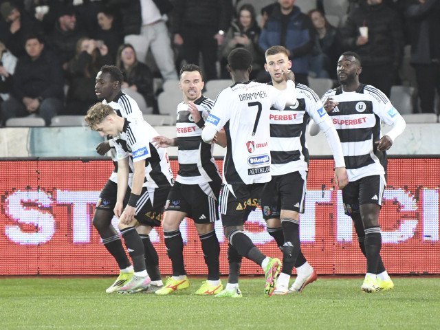 U Cluj învinge CFR Cluj, scor 2-1 într-un meci tensionat