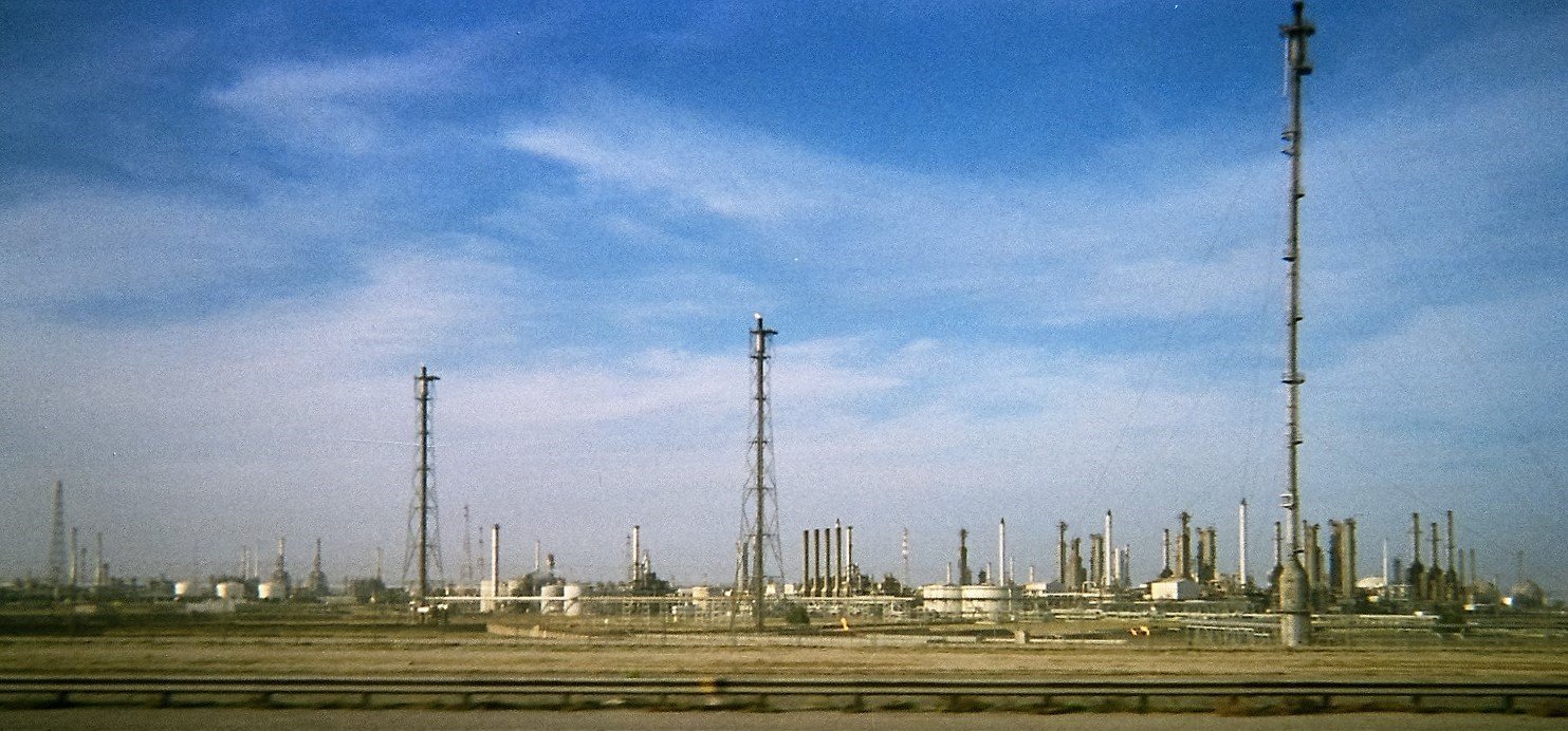 Kuwait Petroleum Corporation (KPC) suspendă temporar operațiunile de extracție din cauza riscurilor geopolitice în regiune Kuwait Petroleum Corporation (KPC), compania petrolieră de stat a Kuweitului, a anunțat recent o decizie surprinzătoare: suspendarea temporară a activităților de producție în câmpurile din zona sa de exploatare