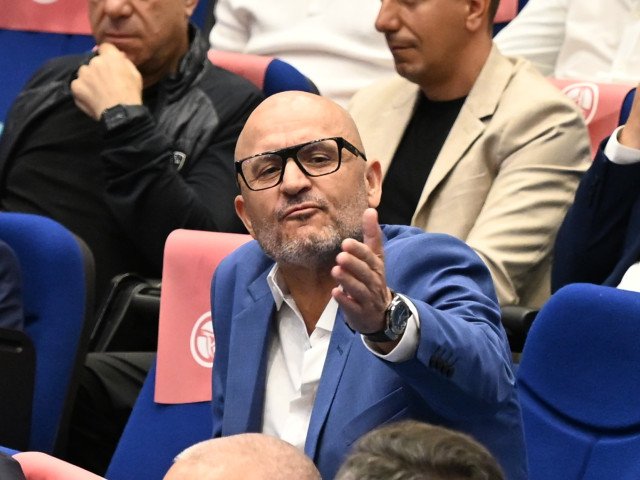 Adrian Mititelu și palmaresul FC Universitatea Craiova, sub lumina motivării instantei O nouă etapă în conflictul juridic dintre fostul finanțator Adrian Mititelu și conducerea actuală a Universității Craiova a fost definitivată recent de o decizie a instanței, motivată oficial