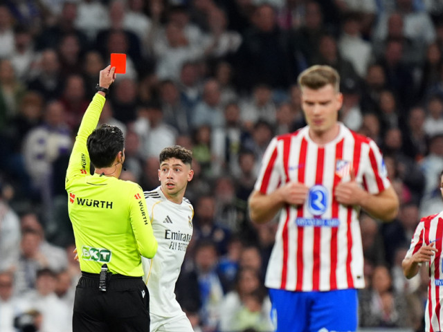 Penalty controversat decis în derby-ul dintre Real Madrid și Atletico Madrid: verdictul specialistului a reaprins discuțiile despre arbitraj în La Liga Un meci mult așteptat, cu miza titlului pe masă, s-a încheiat cu o decizie care a stârnit valuri de comentarii și controverse