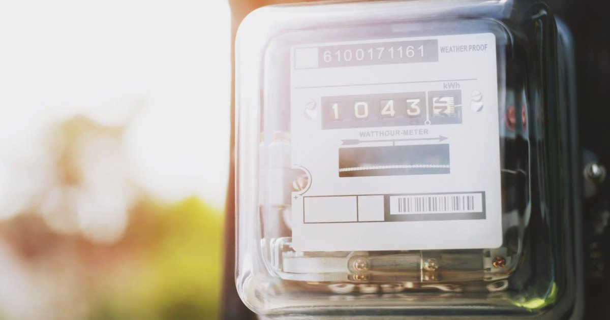 O pensionară din județul Teleorman se confruntă cu o situație rar întâlnită în peisajul serviciilor de utilități din România: de aproape șase luni, nu a primit nicio factură pentru energia electrică consumată, deși a semnat un contract cu Hidroelectrica în vara anului 2025