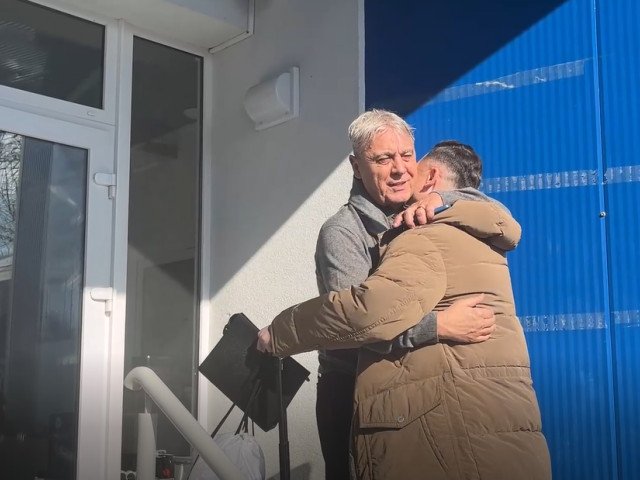 Sorin Cârțu presizează: “Este nevoie de respect, nu de tonuri polemice” după zvonurile despre Mirel Rădoi și FCSB În lumea fotbalului românesc, schimbările de post și zvonurile legate de transferuri continuă să facă valuri, iar cele mai recente speculații au vizat pe Mirel Rădoi, antrenorul care a reușit să creeze o adevărată maşină de performanţă la naţionala de tineret, dar și să lase urme solide în cluburile unde a activat