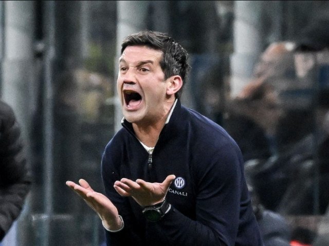 Cristi Chivu, vedeta naționalei României și actualul antrenor al celor de la Inter Milano, a fost protagonistul unei partide pline de tensiune și emoții, după remiza dramatică de 1-1 din meciul dintre Inter și Atalanta, disputat în weekend