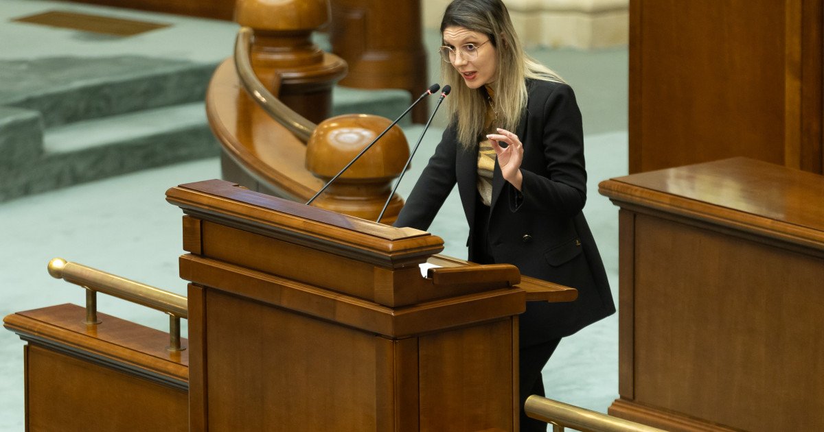 Controverse privind viitorul Barajului Mihăileni: Ministrul Mediului denunță un scandal populist și promite acțiuni concrete Ministrul Mediului, Diana Buzoianu, a reafirmat luni, în plenul Camerei Deputaților, angajamentul guvernului de a gestiona cu responsabilitate situația barajului Mihăileni situat pe râul Crișul Alb, situată în centrul unor recente controverse