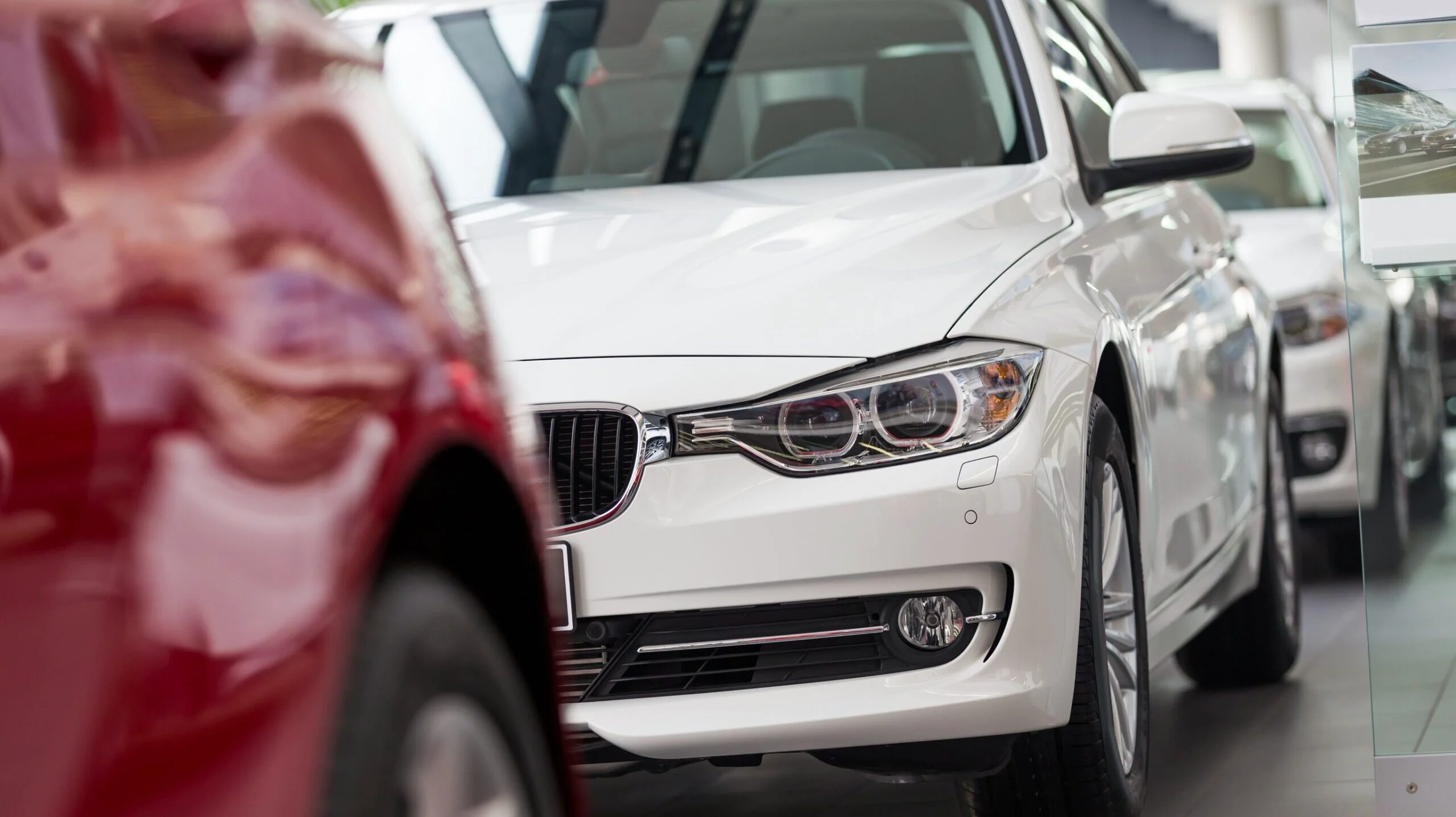Colantarea auto: transformare estetică și protecție pentru mașina ta Într-o societate din ce în ce mai interesată de personalizarea și protejarea vehiculului, colantarea auto câștigă teren ca soluție versatilă și eficientă