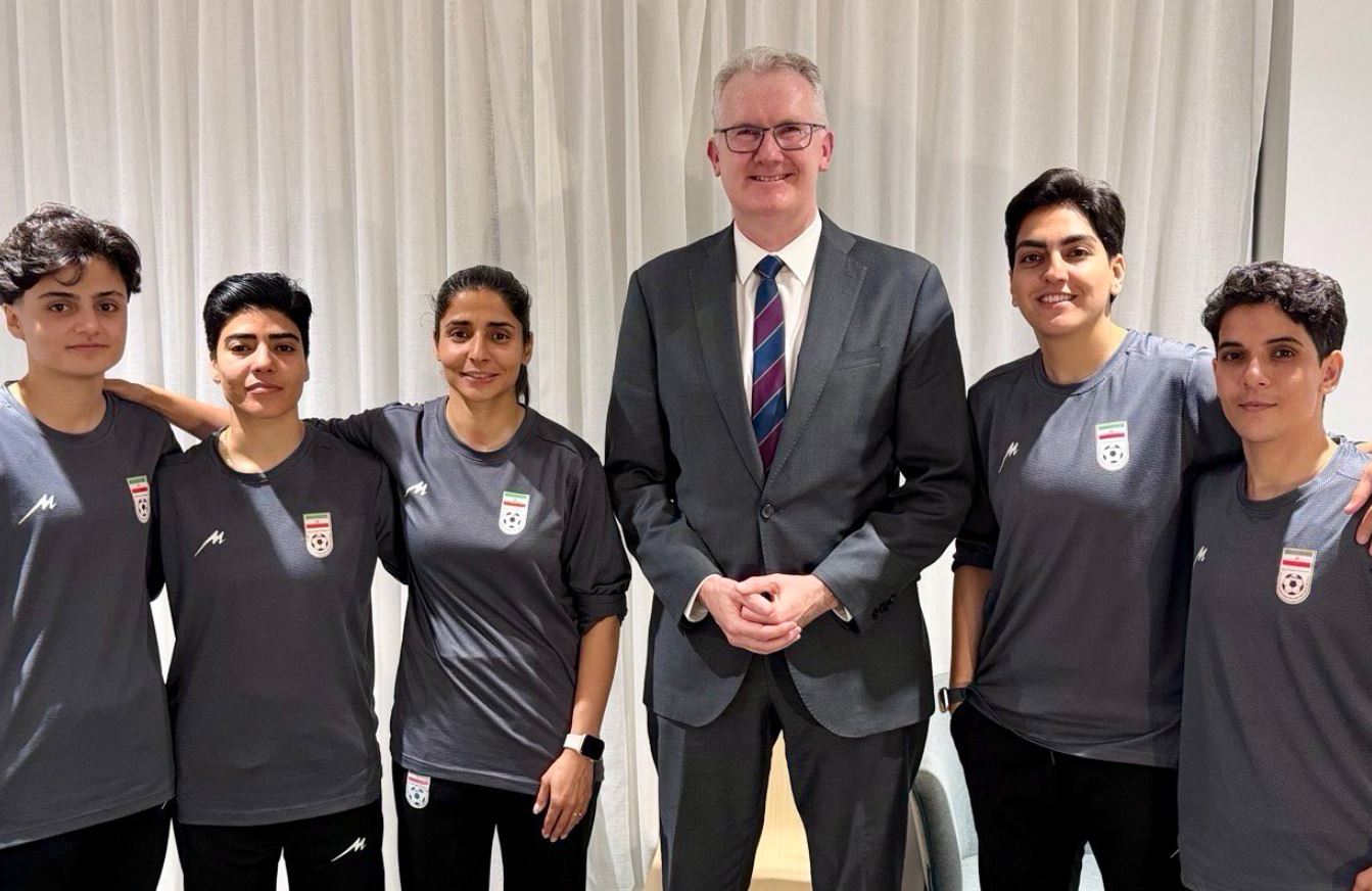 Australia a acordat marți vize umanitare celor cinci jucătoare de fotbal iraniene care au solicitat azil, după ce au refuzat să cânte imnul național al Iranului la un meci din cadrul Cupei Asiei