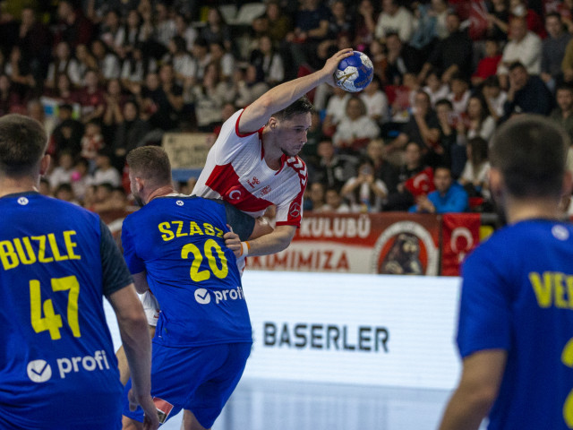 România a pierdut neașteptat barajul pentru calificarea la Campionatul European U-21 din 2027, după o confruntare dramatică cu naționala Turciei, în condițiile în care a avut avantaj de cinci goluri la pauză și părea să-și asigure cu greu viitorul în competiție